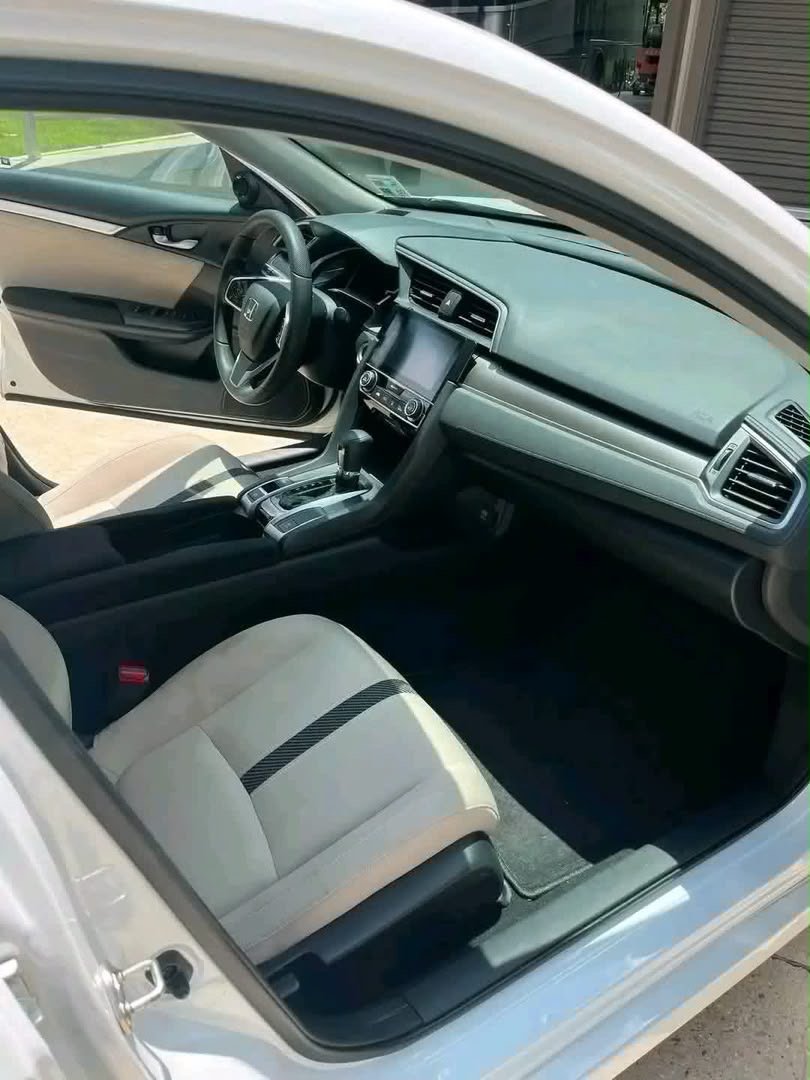 2017 Honda Civic EX - Image 4