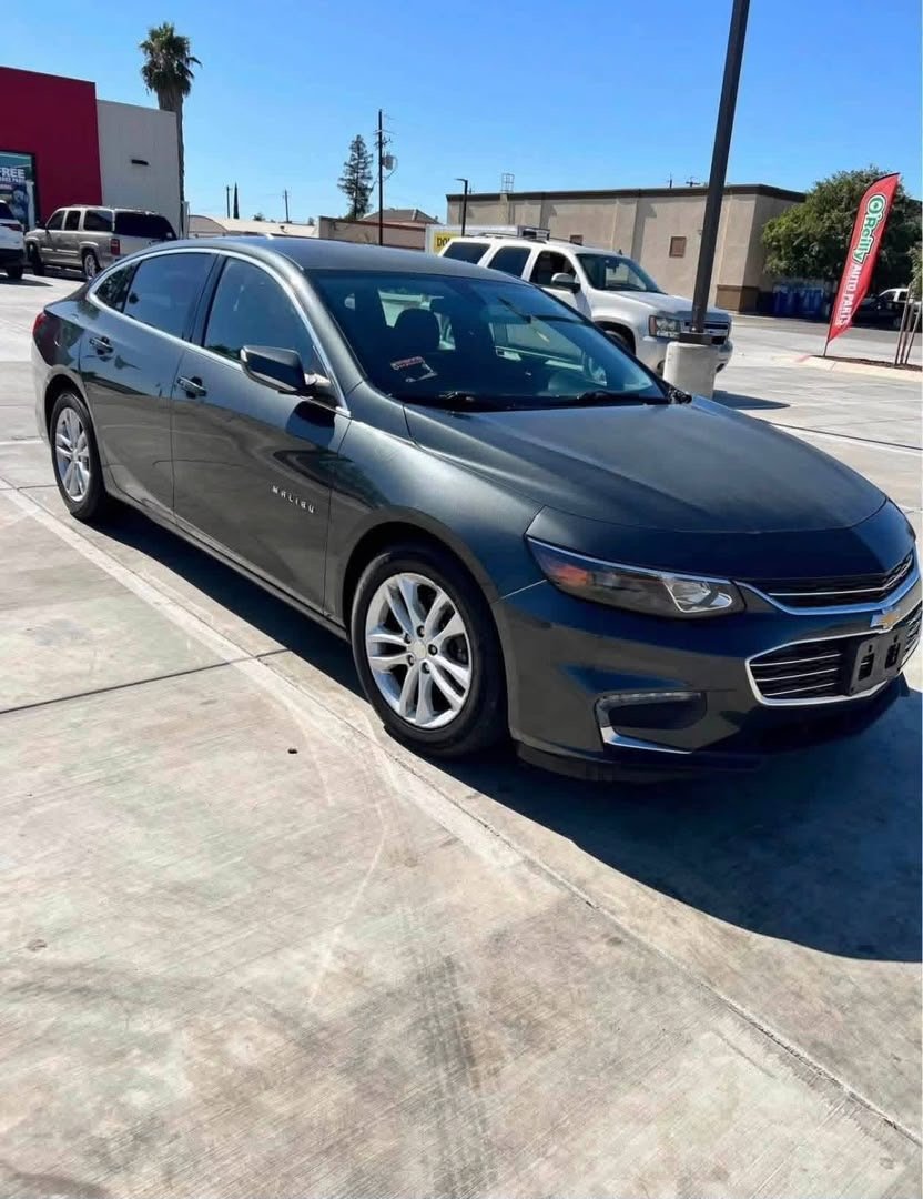 2017 Chevrolet Malibu LT - Image 4