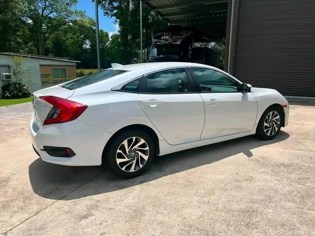 2017 Honda Civic EX - Image 11