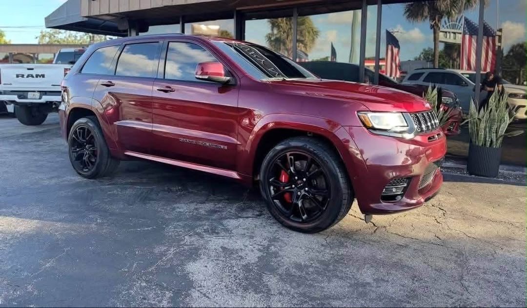 2017 Jeep Grand Cherokee Laredo – Clean Title | 4WD - Image 4