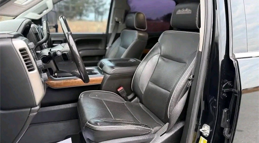 2018 Chevrolet Silverado 2500HD High Country Duramax 4x4 - Image 10