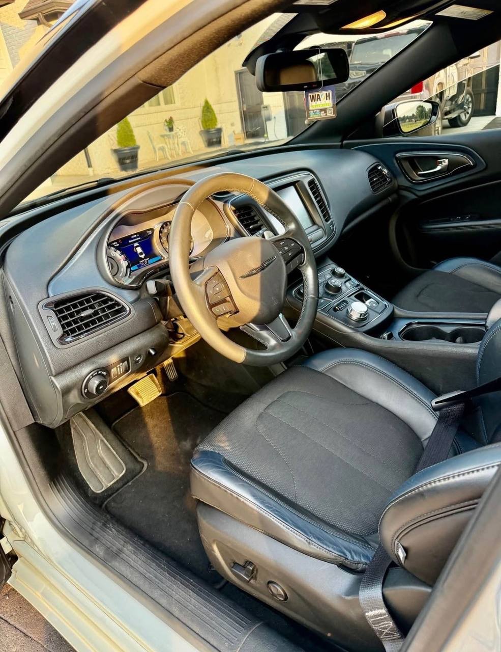 2015 Chrysler 200 S AWD - Image 9