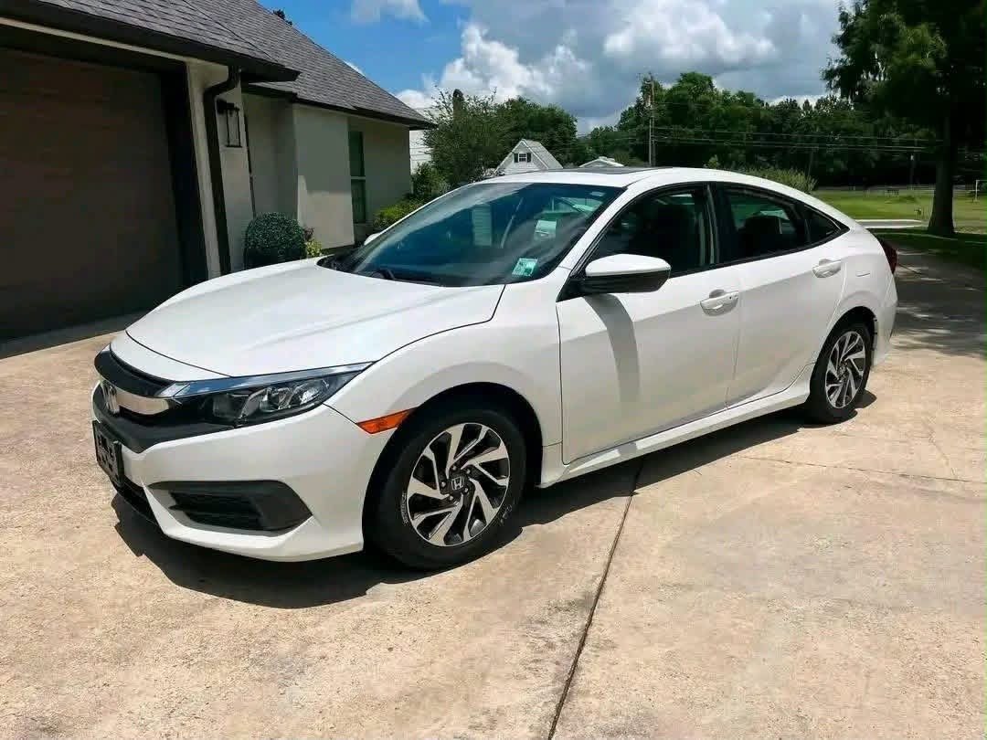 2017 Honda Civic EX - Image 2