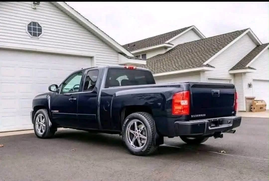 2007 Chevrolet Silverado 1500 LTZ 4x4 - Image 3