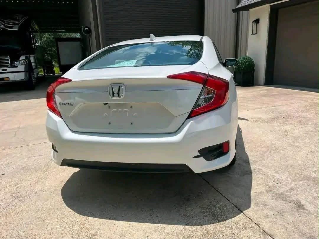 2017 Honda Civic EX - Image 10