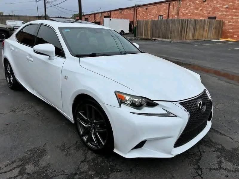 2015 Lexus IS 250 (AWD) - Image 5
