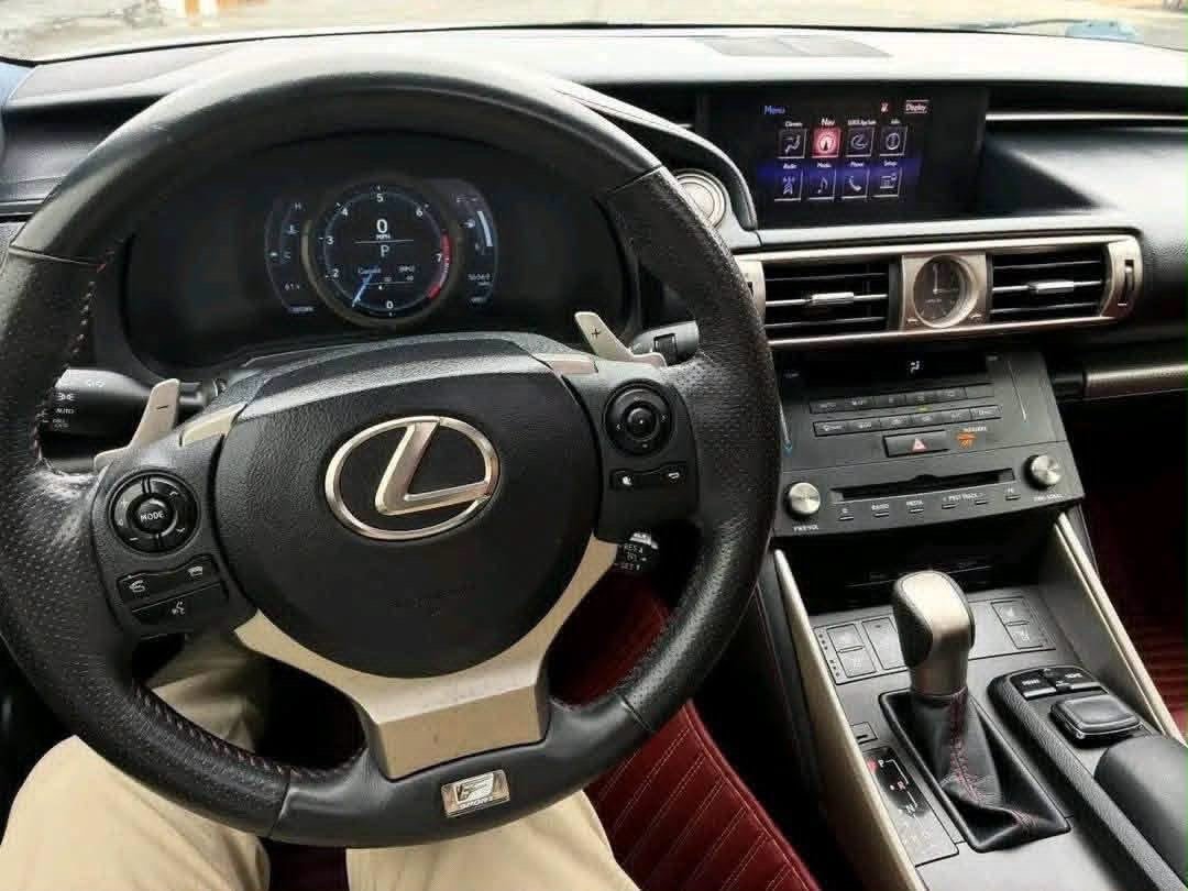 2015 Lexus IS 250 (AWD) - Image 11