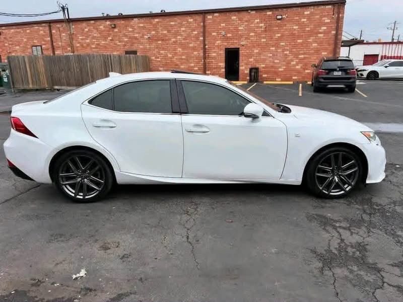 2015 Lexus IS 250 (AWD) - Image 6