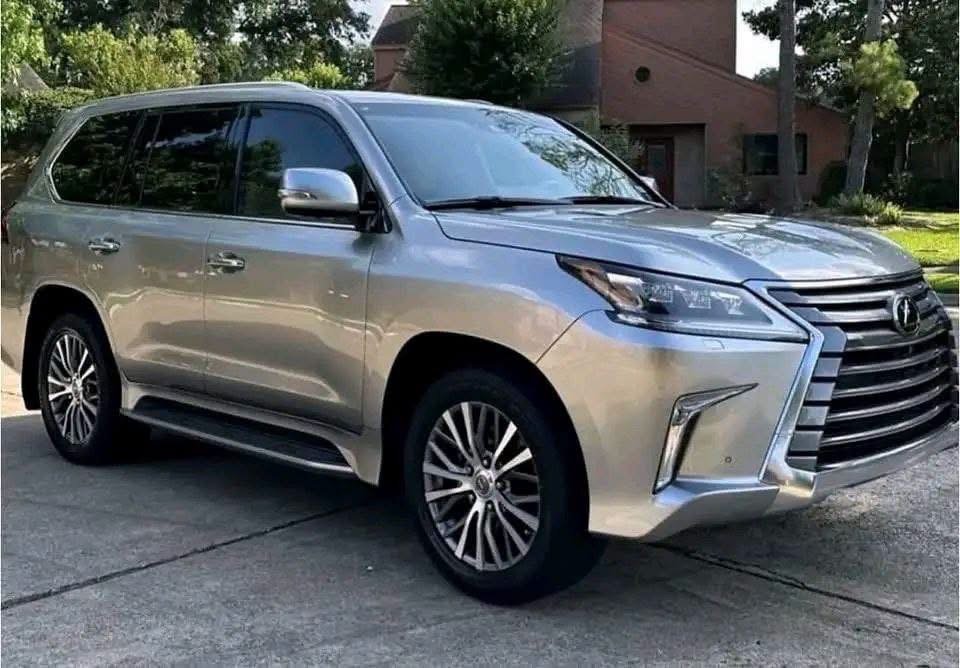 2019 Lexus LX 570 4WD Luxury SUV - Image 4
