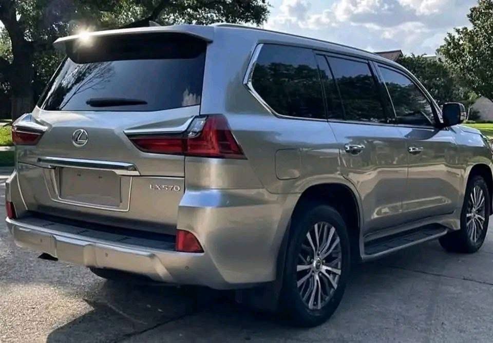 2019 Lexus LX 570 4WD Luxury SUV - Image 3