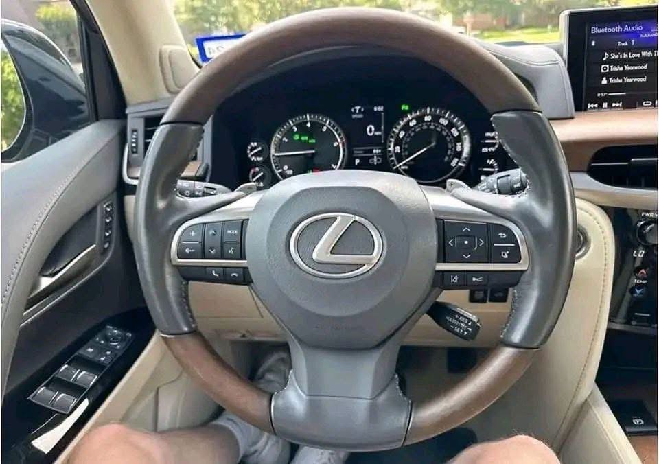 2019 Lexus LX 570 4WD Luxury SUV - Image 6