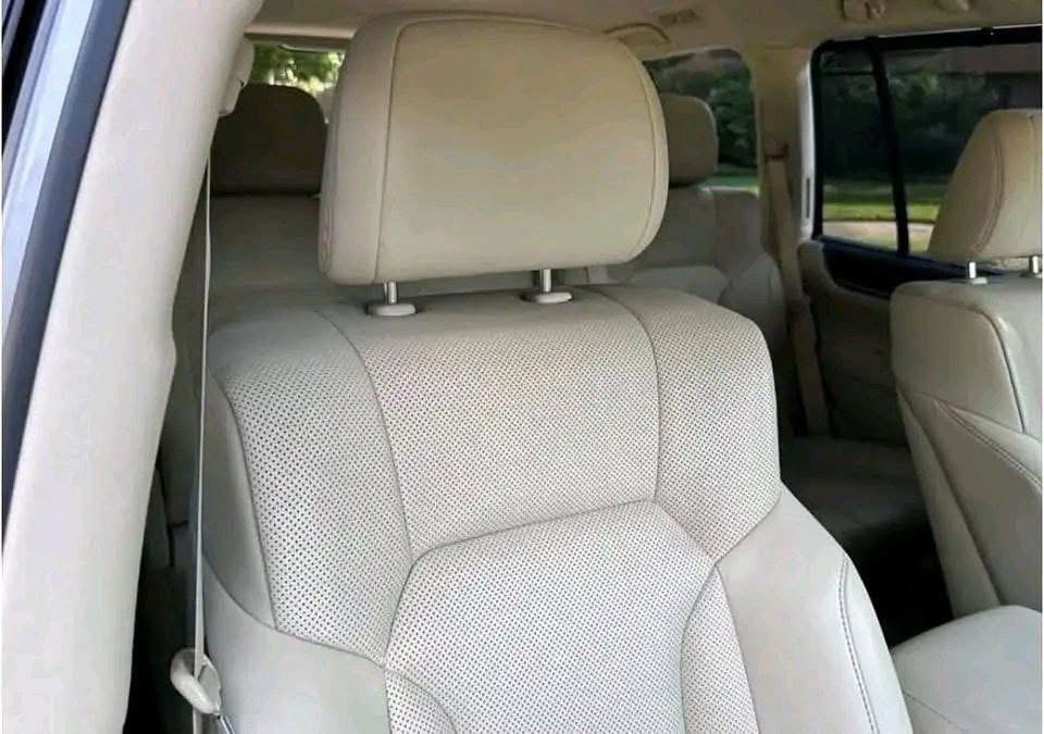 2019 Lexus LX 570 4WD Luxury SUV - Image 7