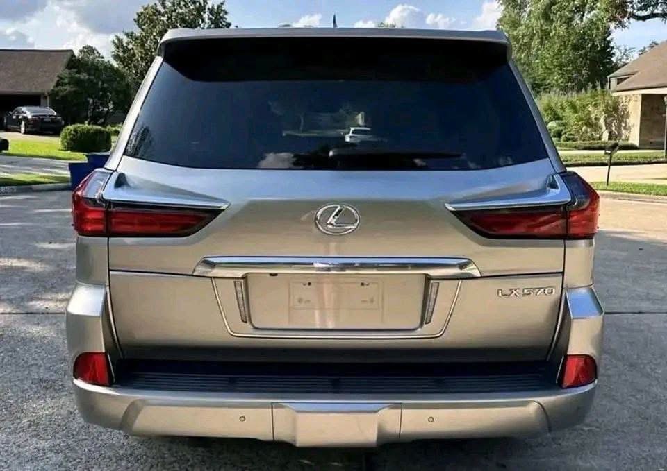 2019 Lexus LX 570 4WD Luxury SUV - Image 11