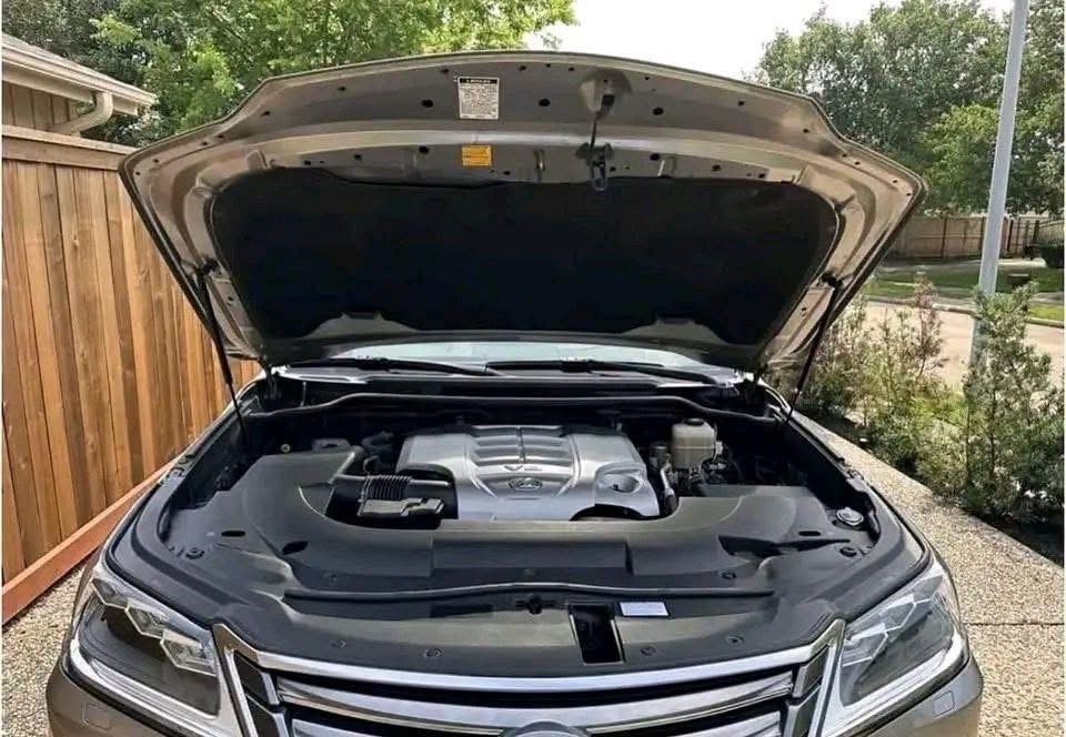 2019 Lexus LX 570 4WD Luxury SUV - Image 8