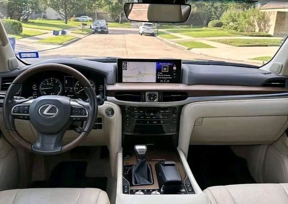 2019 Lexus LX 570 4WD Luxury SUV - Image 9