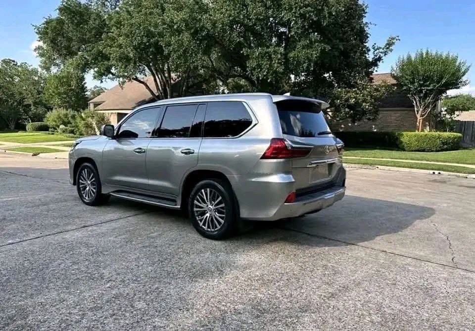 2019 Lexus LX 570 4WD Luxury SUV - Image 10