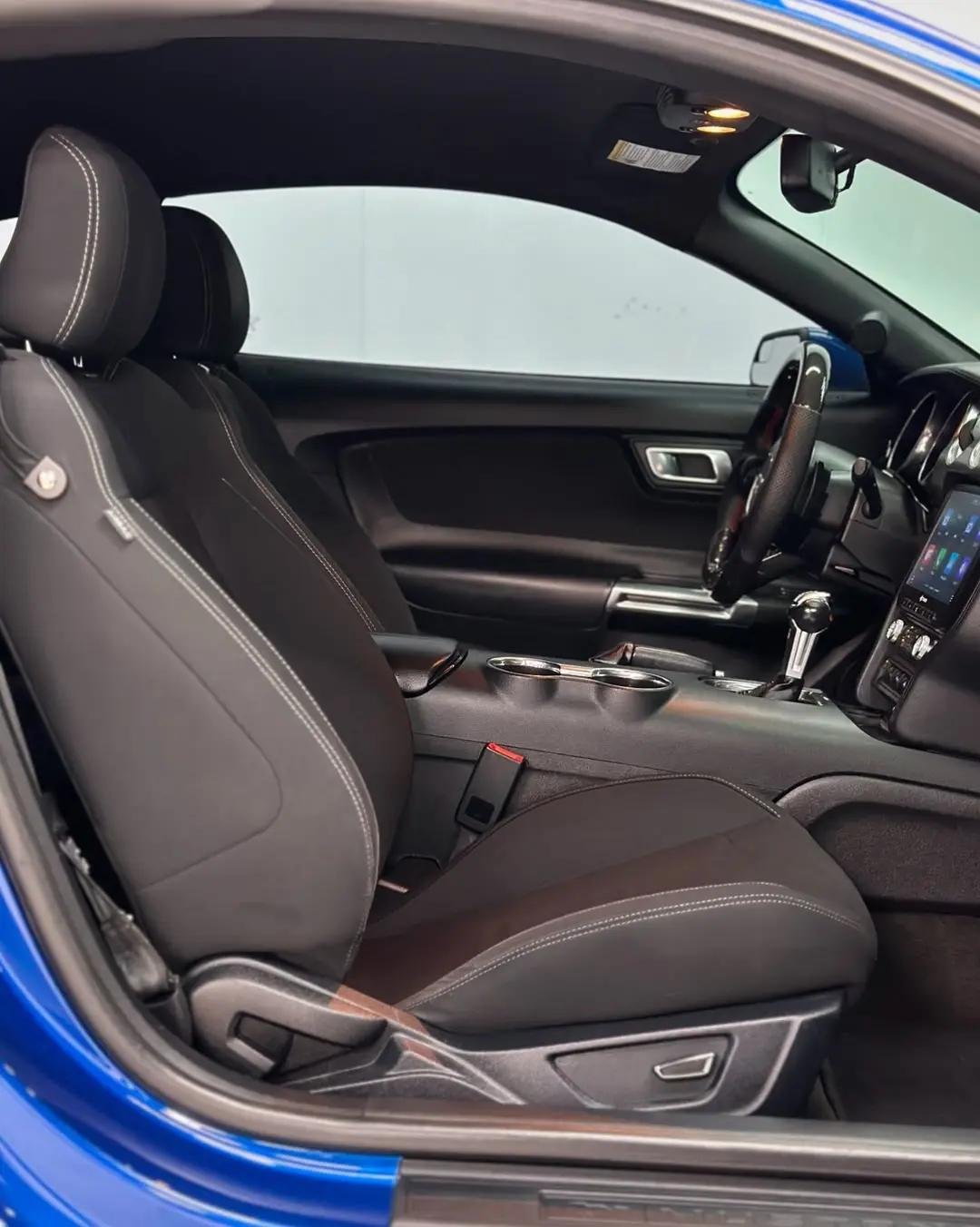 2018 Ford Mustang GT 5.0L V8 Premium Coupe - Image 11