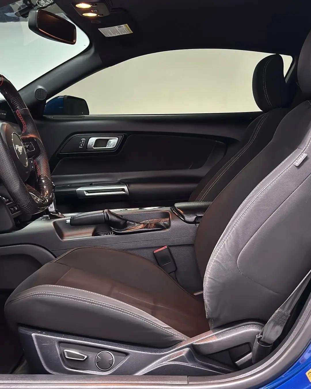 2018 Ford Mustang GT 5.0L V8 Premium Coupe - Image 13