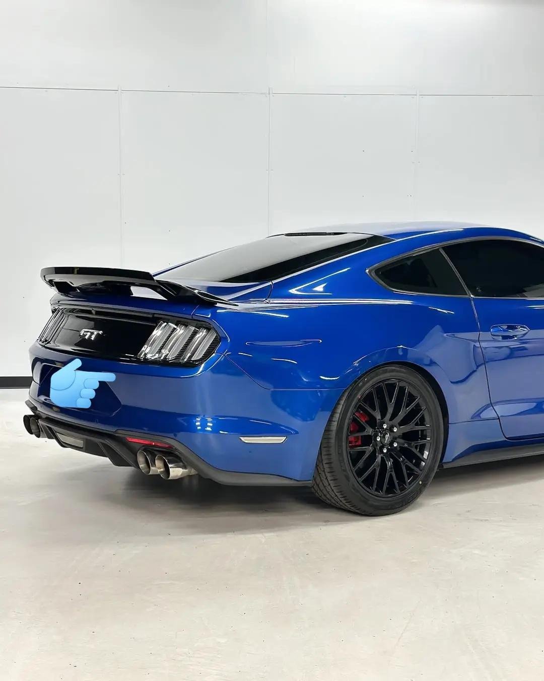 2018 Ford Mustang GT 5.0L V8 Premium Coupe - Image 8