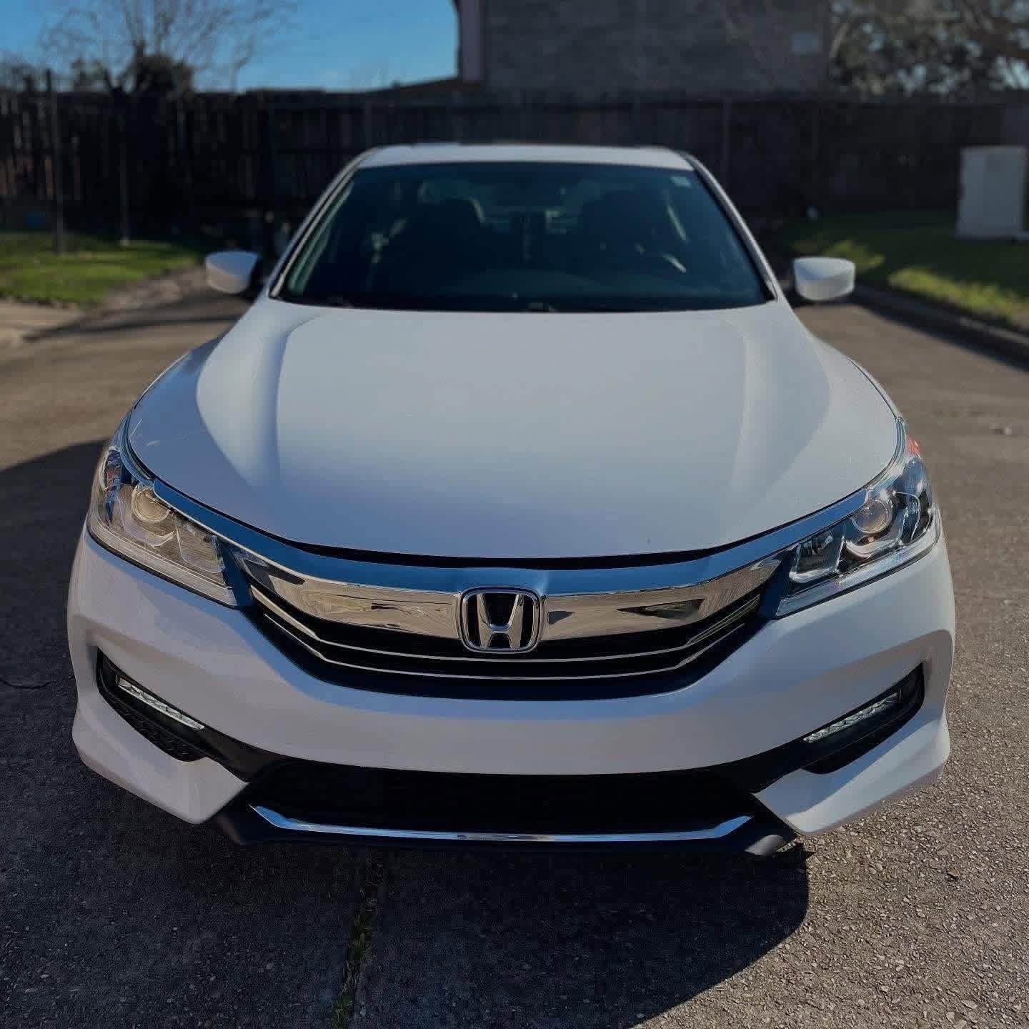 2017 Honda Accord Sport Special Edition - Image 2