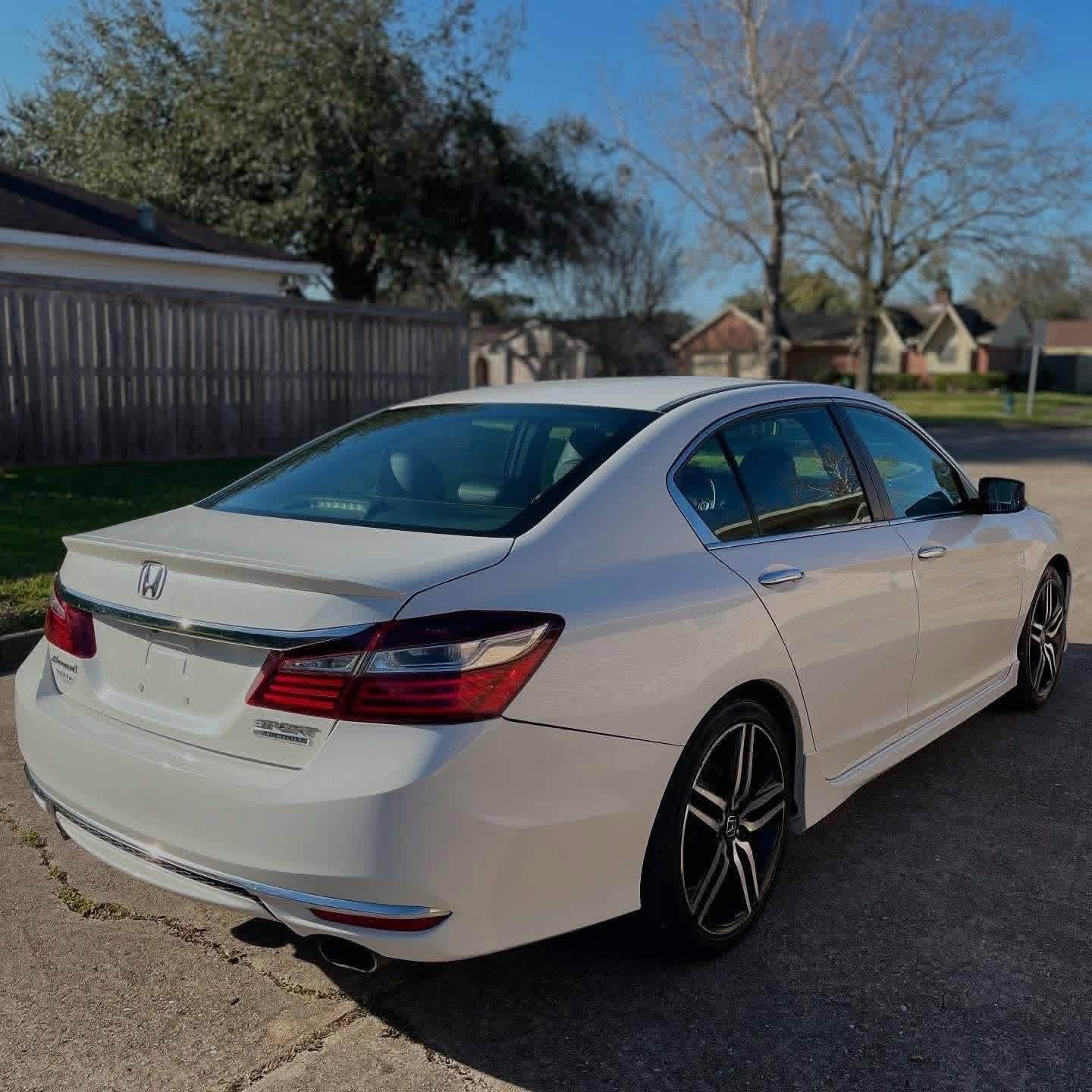 2017 Honda Accord Sport Special Edition - Image 5