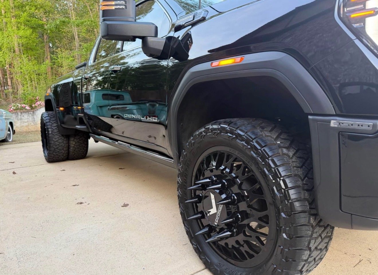 2025 GMC Sierra 3500HD Denali Ultimate Duramax - Image 5