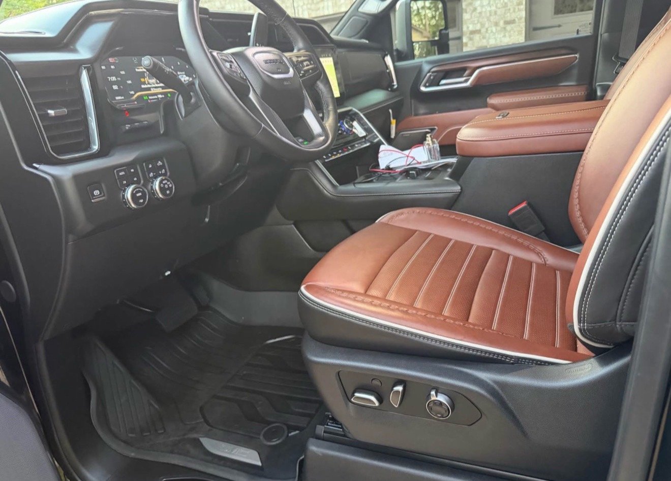 2025 GMC Sierra 3500HD Denali Ultimate Duramax - Image 4