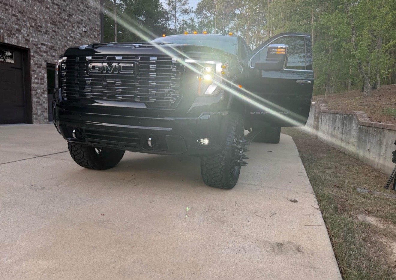 2025 GMC Sierra 3500HD Denali Ultimate Duramax - Image 3