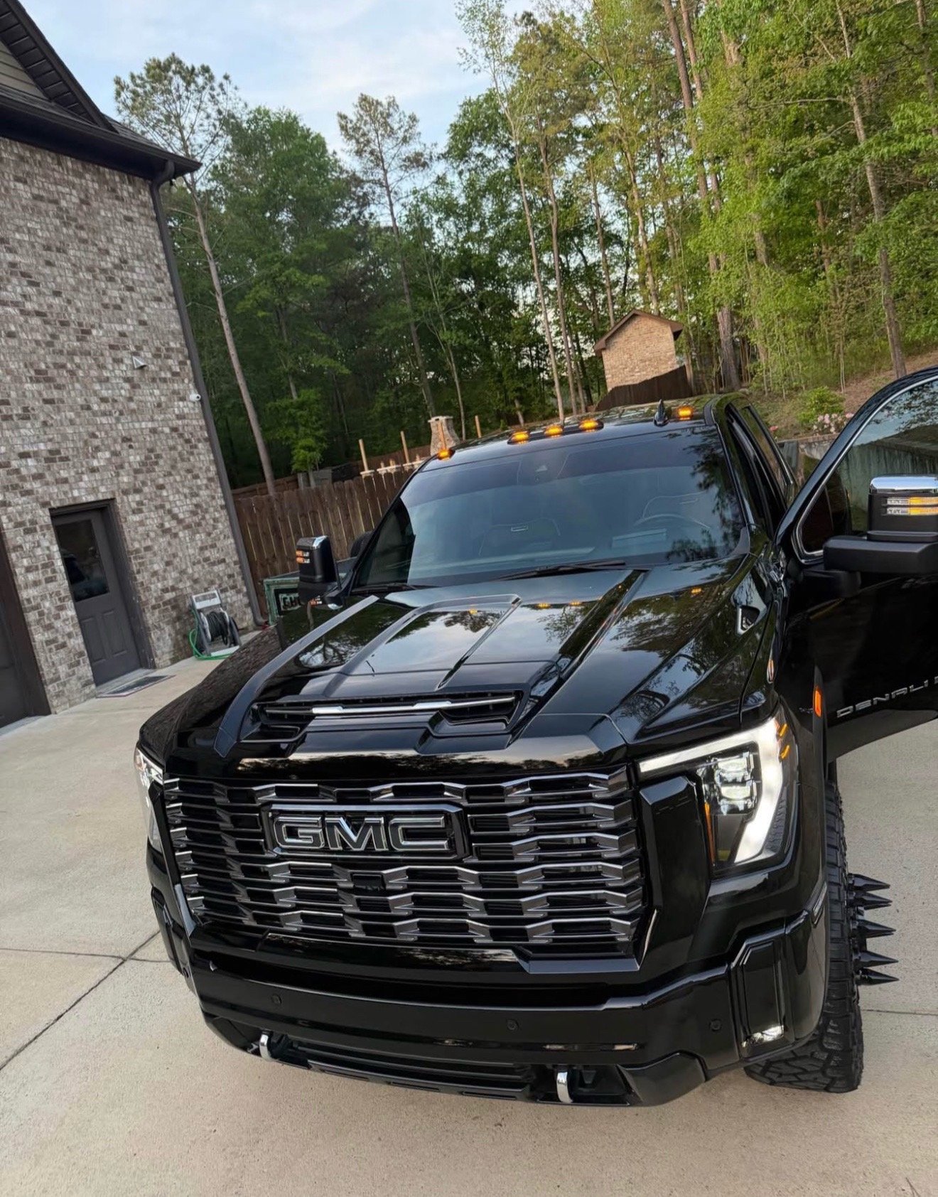 2025 GMC Sierra 3500HD Denali Ultimate Duramax - Image 2