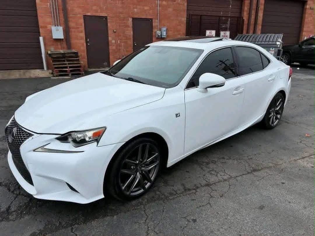 2015 Lexus IS 250 (AWD) - Image 3